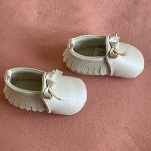 CARTER’S - Moccasin Baby/Crib Shoes - White - Unworn - Size 3-6 months
